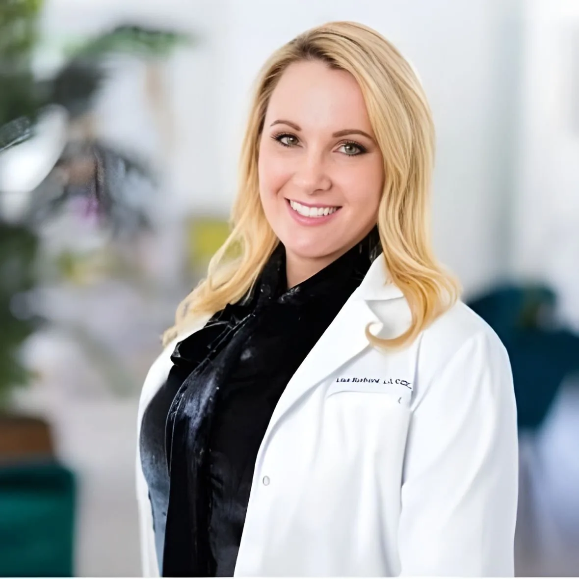 Lisa Burbank, Paramedical Aesthetician at Salon Oasis Med Spa